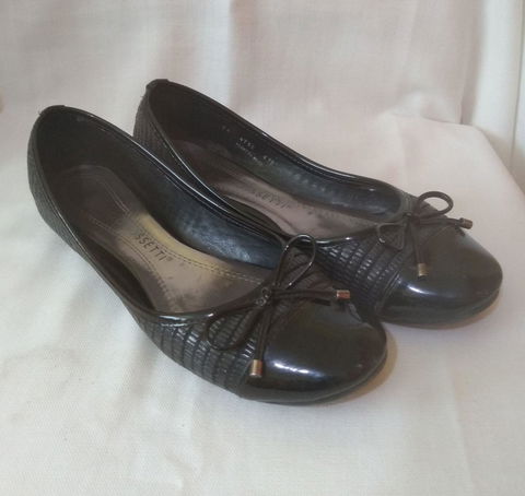 Zapatos de piso No. 24 color negro