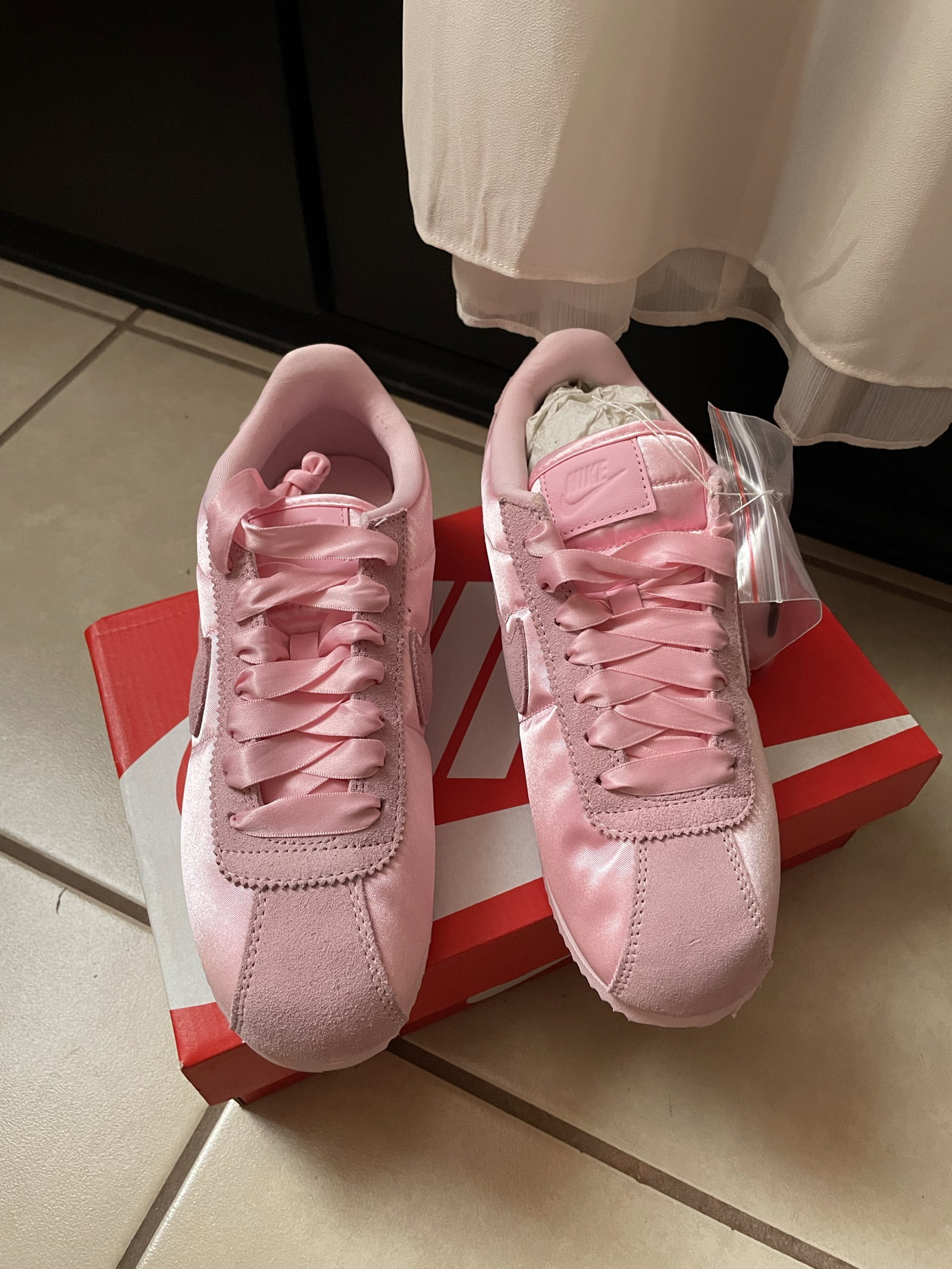 Tenis Nike Cortez Rosas Satinados Talla 24MX Nuevos