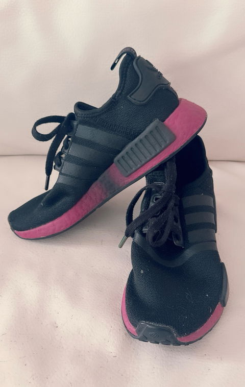 Tenis Adidas NMD R1 Negros Talla 23 en Buen Estado