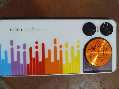 Celular Nubia Music 2 - Modelo Z2460 en Excelente Estado
