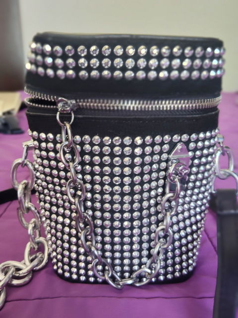 Bolso Crossbody Negro con Tachuelas/Cristales