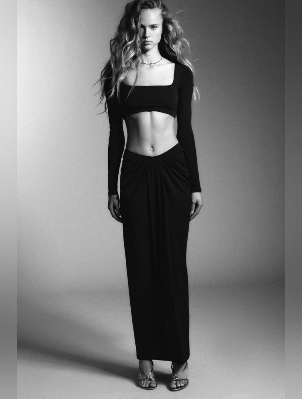 Falda negra larga Zara talla S 