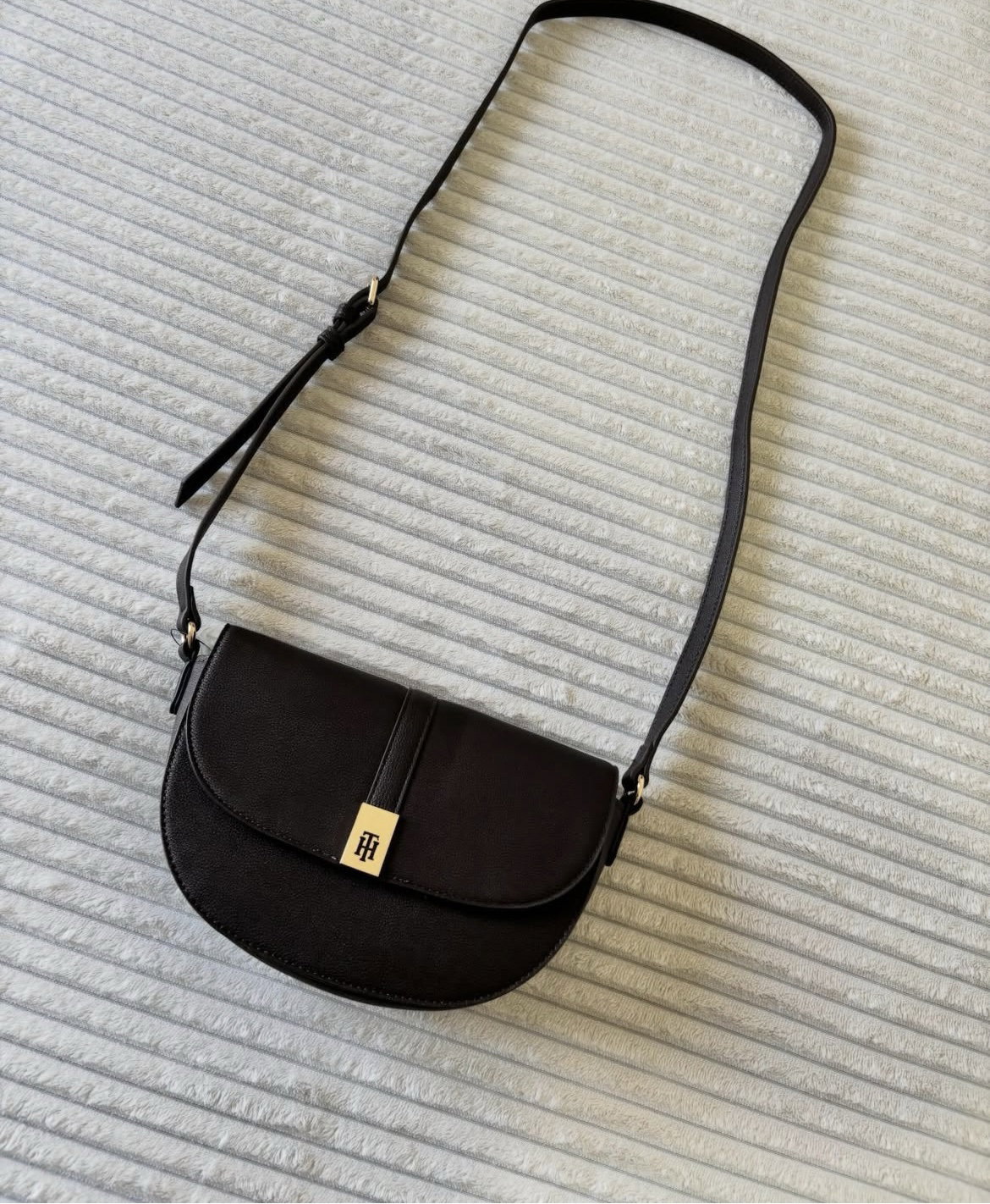 Bolsa Cruzada Tommy Hilfiger Nueva con Etiqueta - Color Café Oscuro