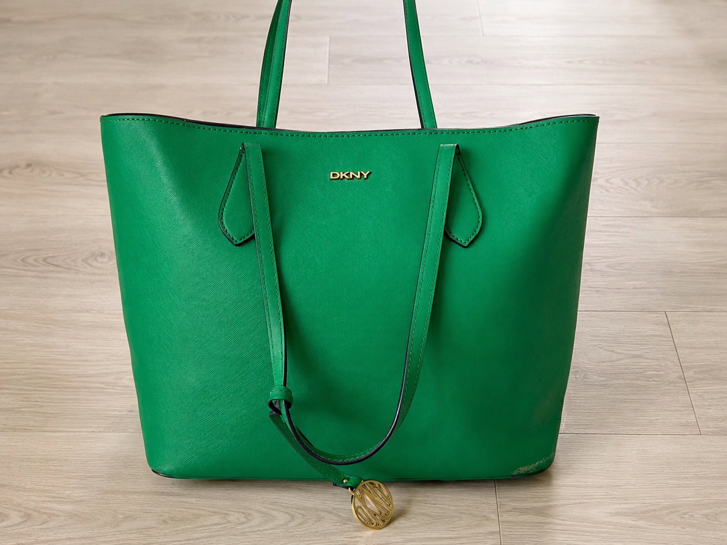Bolsa verde DKNY