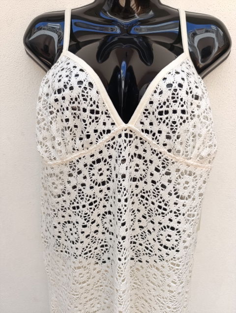 Vestido de Encaje Beige No Boundaries Talla M