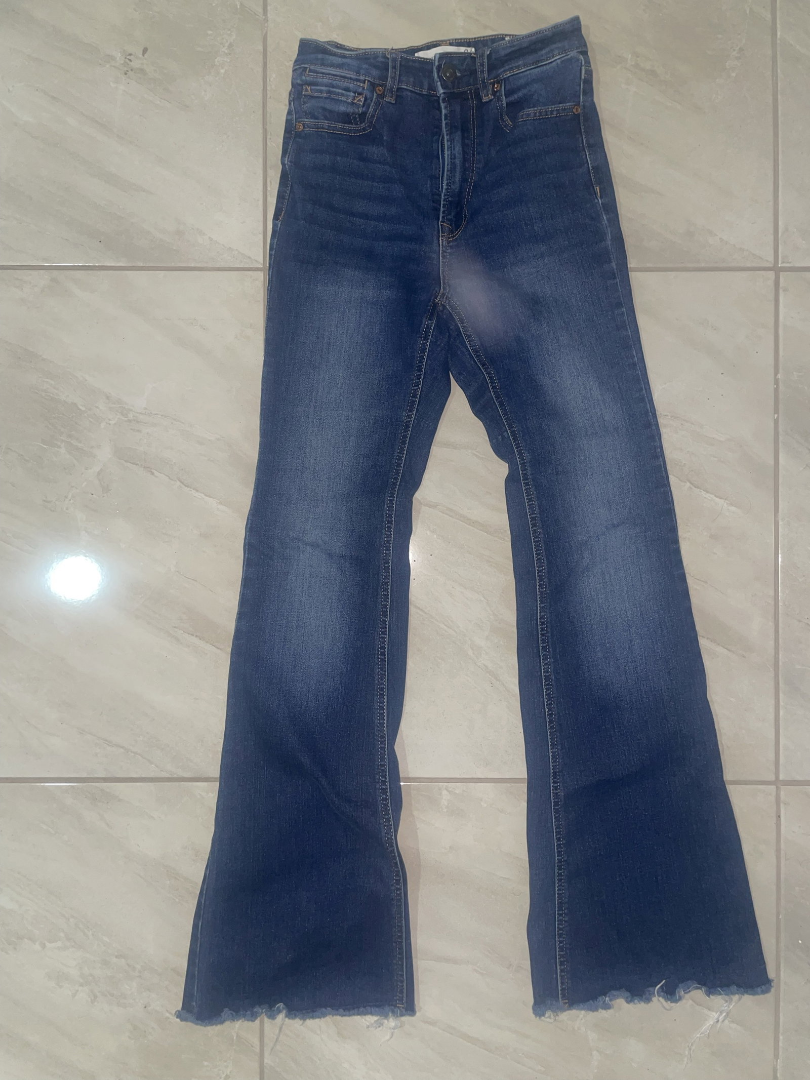 Jeans acampanados Stradivarius 