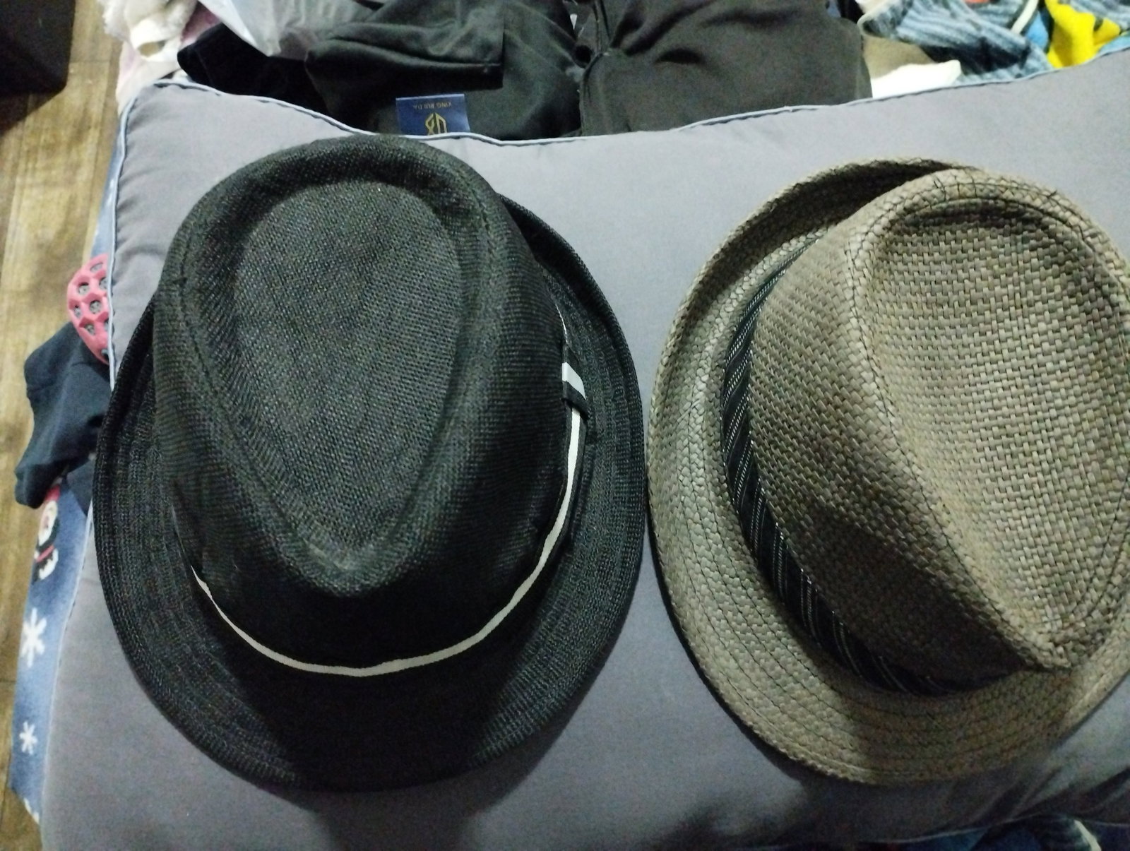 Dos sombreros por 600