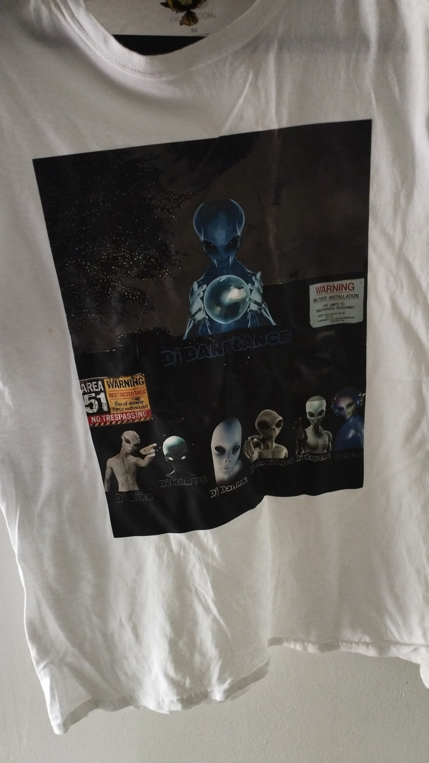 Playera fluorescente DJ Dantrance Área 51