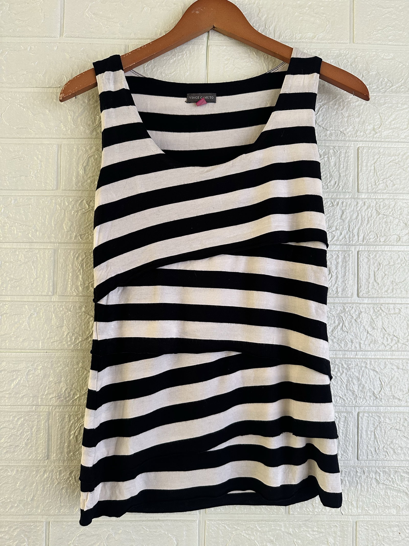 Camiseta de Tirantes Vince Camuto Rayas Blancas y Negras Talla XS
