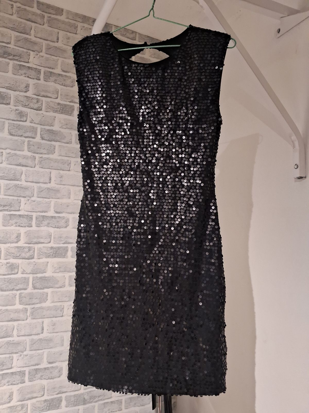 Vestido negro corto elegante con lentejuelas talla M