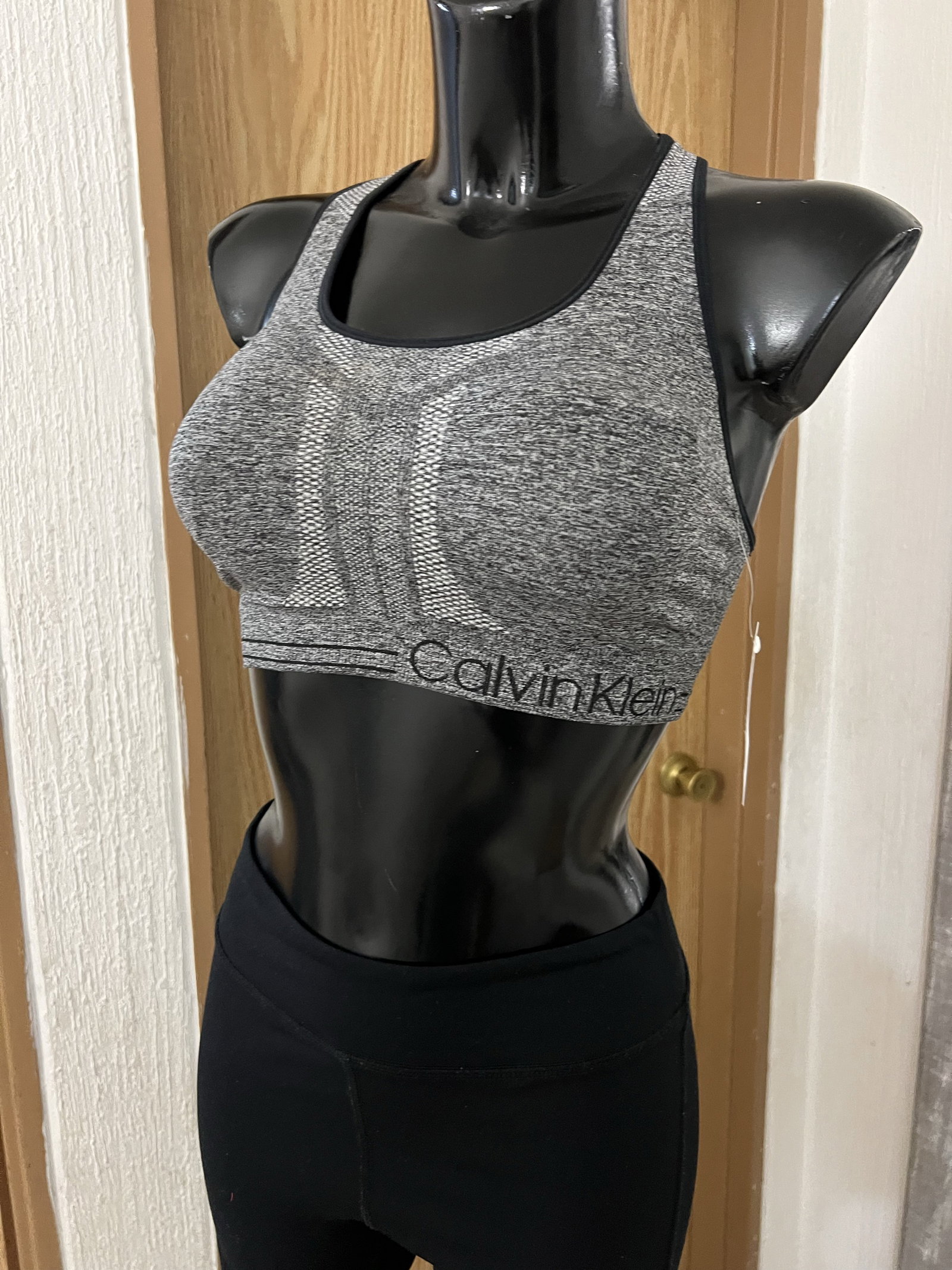 Top Deportivo Calvin Klein Talla S Nuevo con Etiquetas