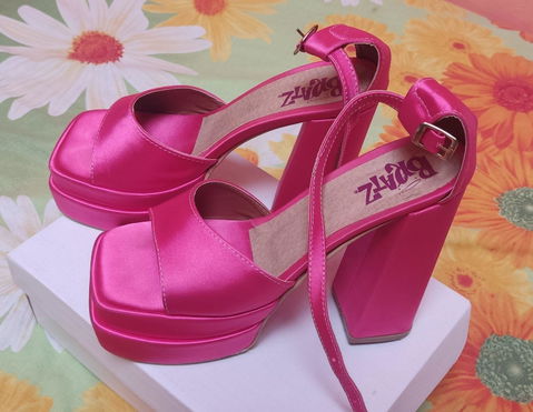Tacones Bratz Rosa Fiusha Número 5 Completamente Nuevos