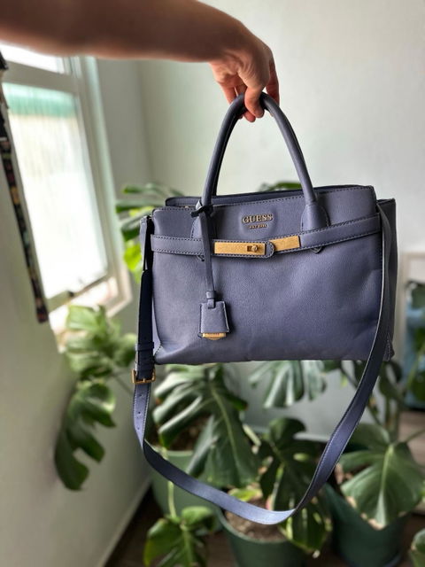 Bolsa Guess azul (satchel estructurada con correa)