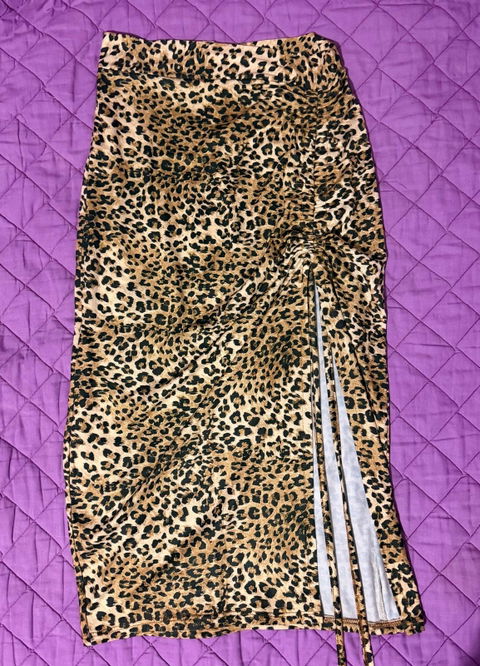 Falda ajustada de leopardo con tirantes