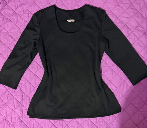 Blusa negra de manga larga para mujer