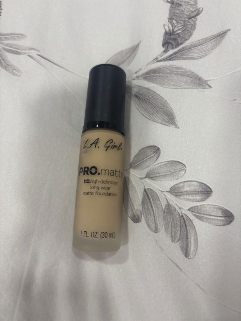 Base L.A girl tono beige