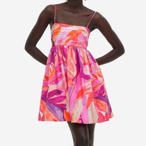 Vestido corto de tirantes H&M con estampado floral vibrante