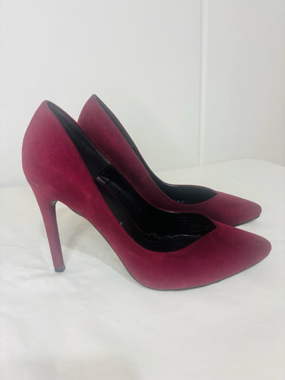 Zapatillas color vino talla 24.5