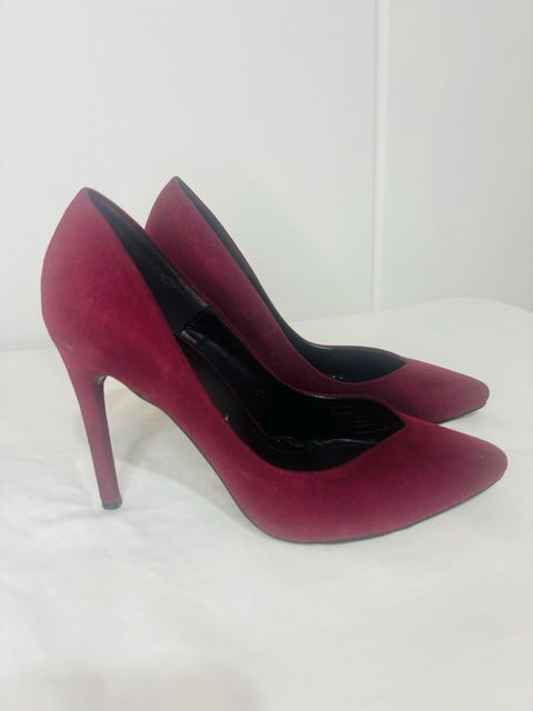 Zapatillas color vino talla 24.5