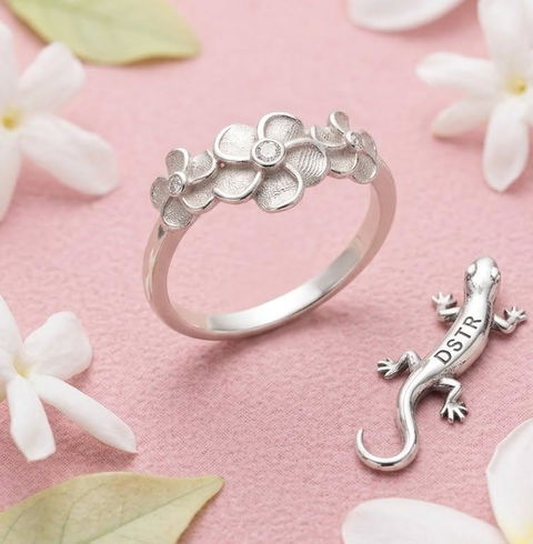 Anillo de plata .925 con diseño de flores