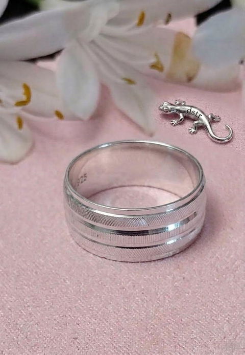 Anillo de Banda Ancha Texturizada en Plata .925. Talla 9