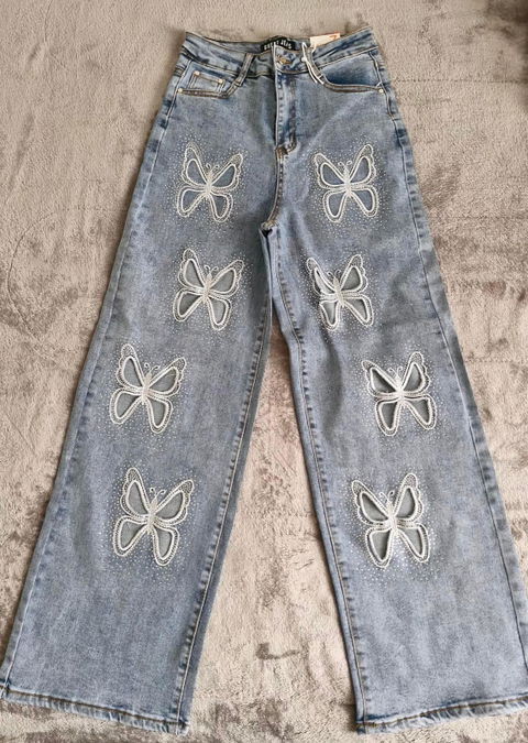 Jeans Great Jeans con figuras de Mariposas y piedras - Talla 7