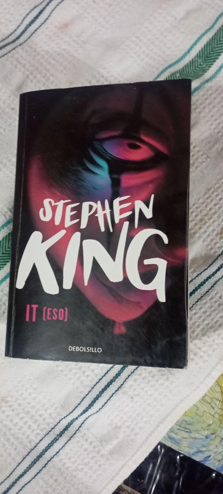 Libro IT de Stephen King en excelentes condiciones