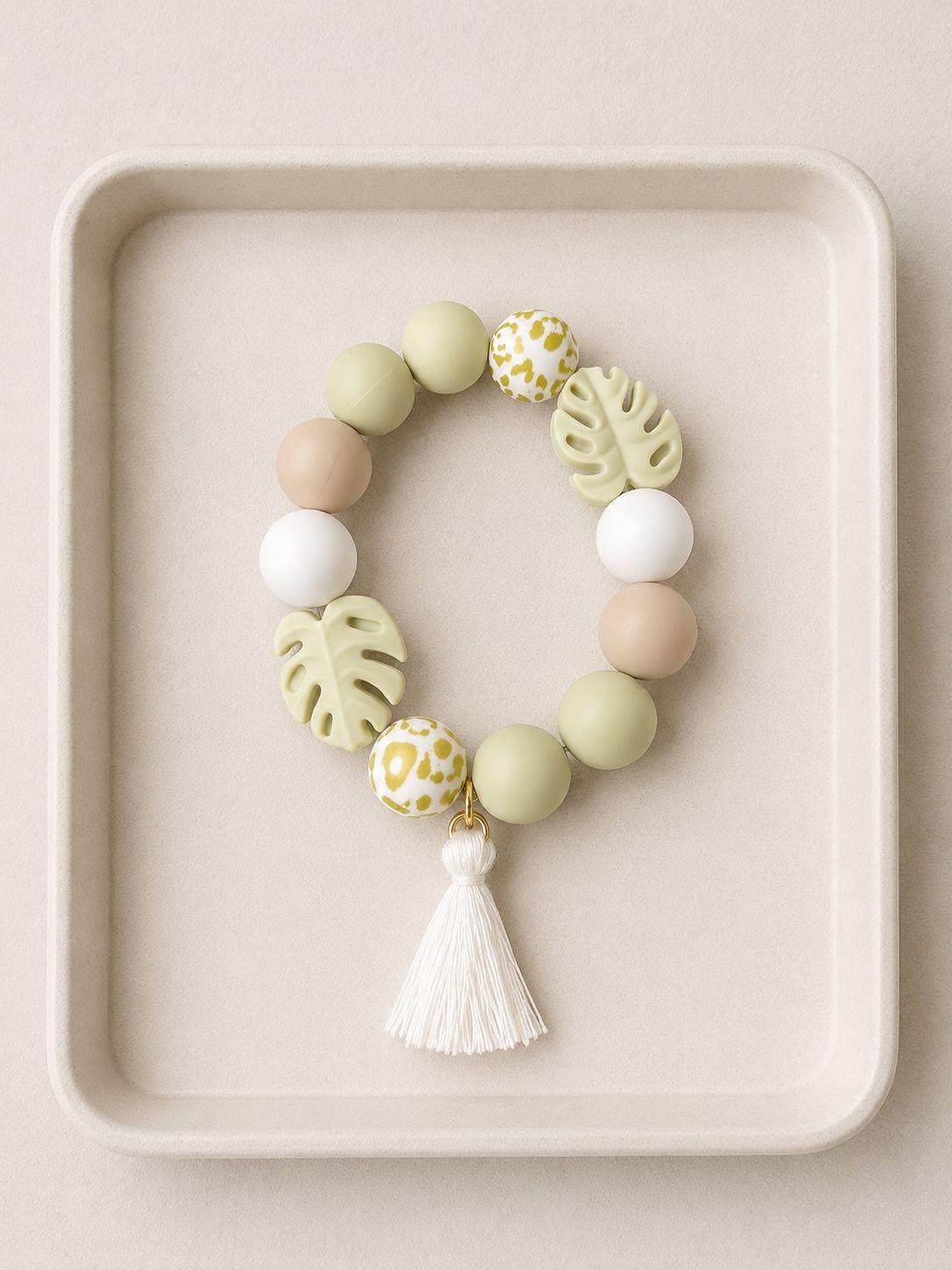 Pulsera de silicona con cuentas de hoja monstera y borla