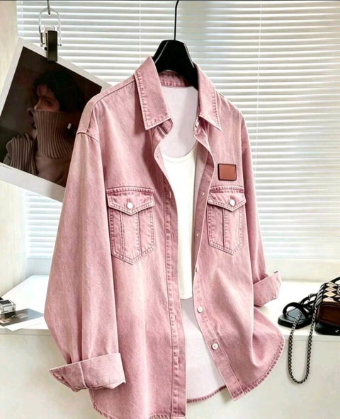 Camisa de efecto mezclilla rosa con grabado de bolsillos