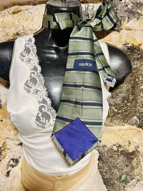 Corbata Nautica en Excelente Estado