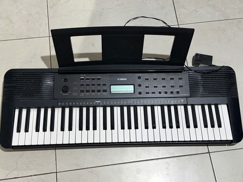 Teclado Eléctrico Yamaha PSR-E273 con 61 Teclas