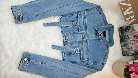 Chamarra de Mezclilla Crop Fashonnova en Buen Estado