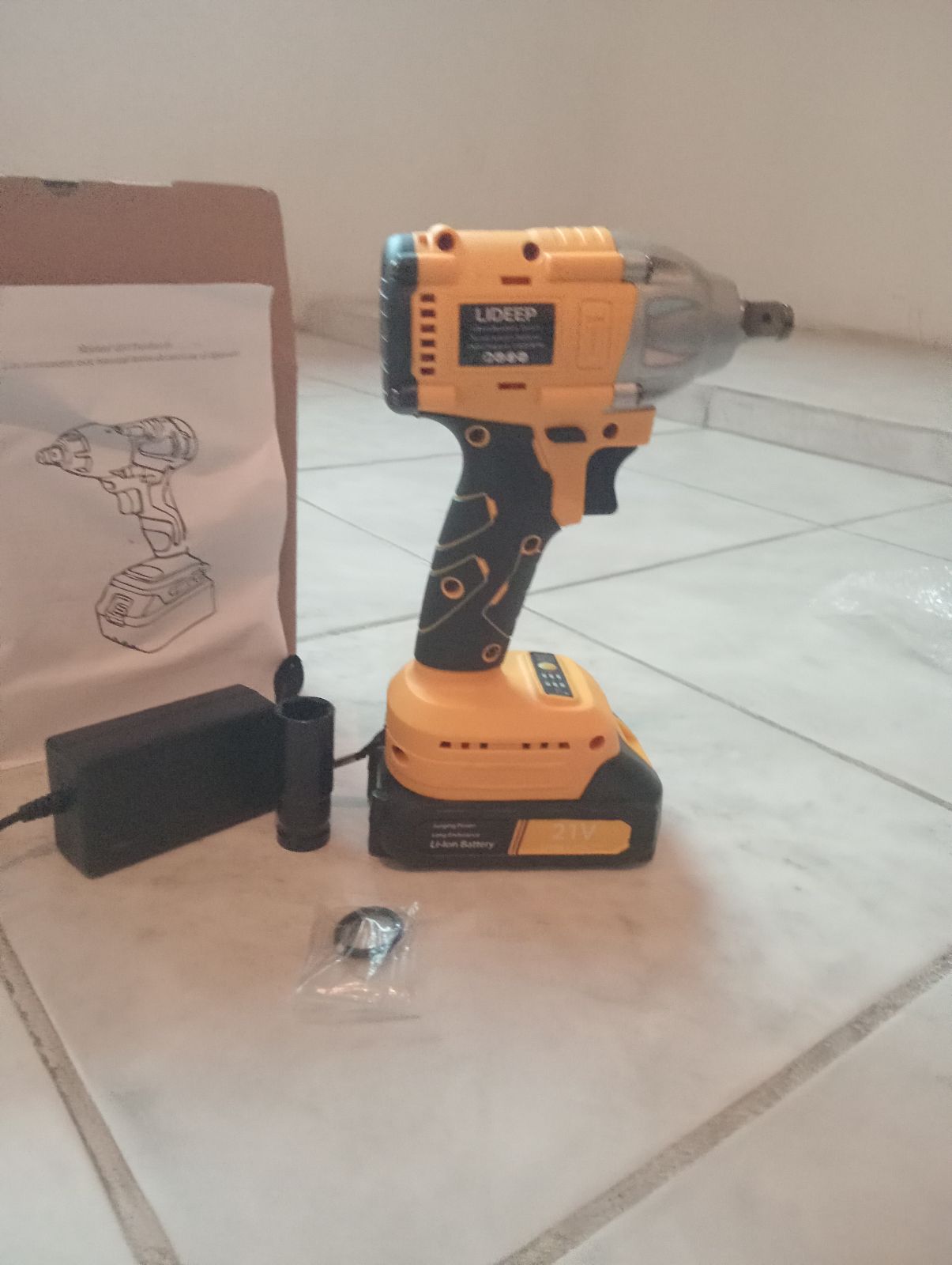 Herramienta eléctrica LIDEED con cargador y manual