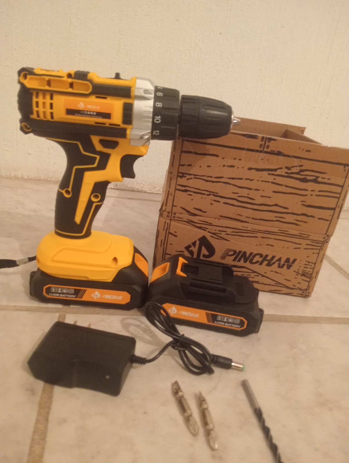 Taladro Inalambrico Pinchan con Accesorios