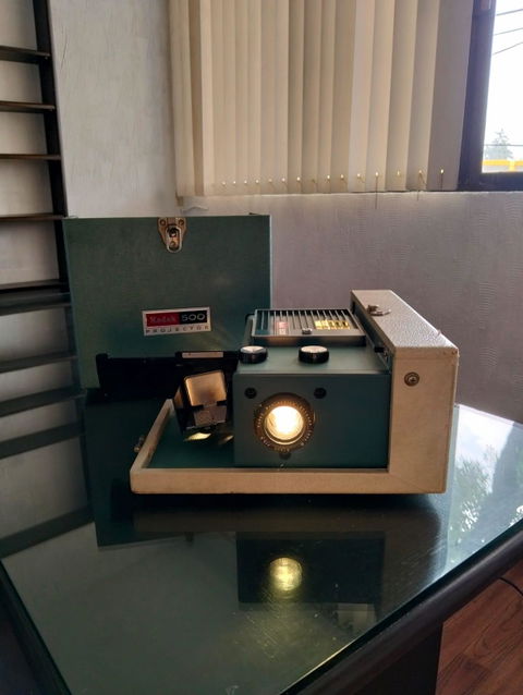VINTAGE Proyector de Diapositivas Kodak Readymatic 500 — Estuche Original