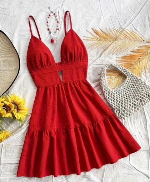 Vestido de tirantes rojo con escote en V y espalda abierta
