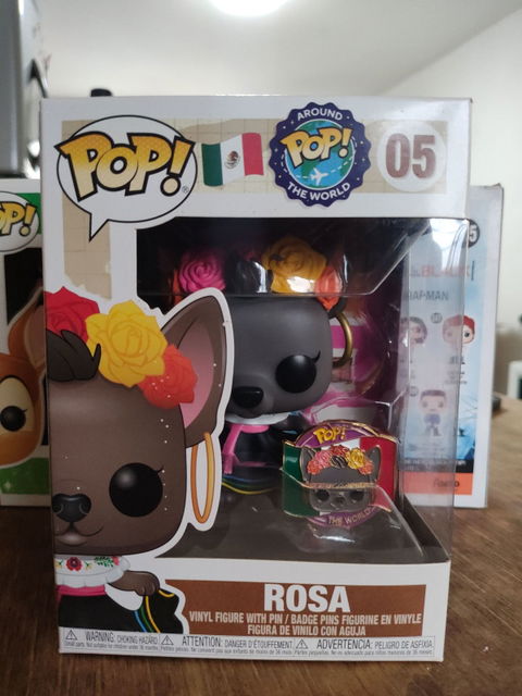 Funko Pop Rosa con Pin - Edición Especial