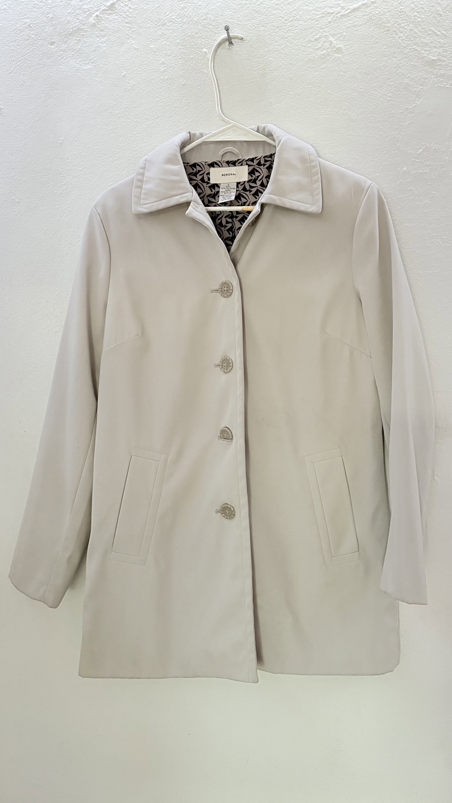 Gabardina Merona Talla S - Detalle en la Parte de Atrás