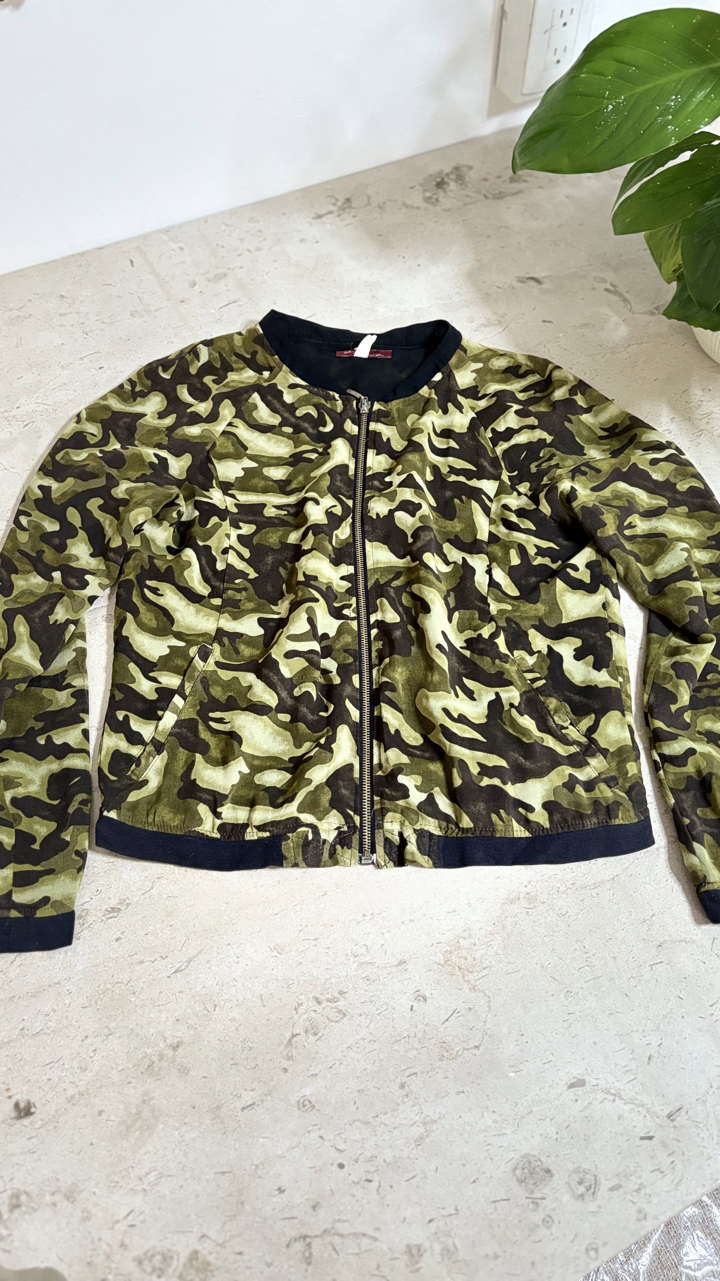 Chamarra Bomber Transparente Militar BERSHKA Talla M