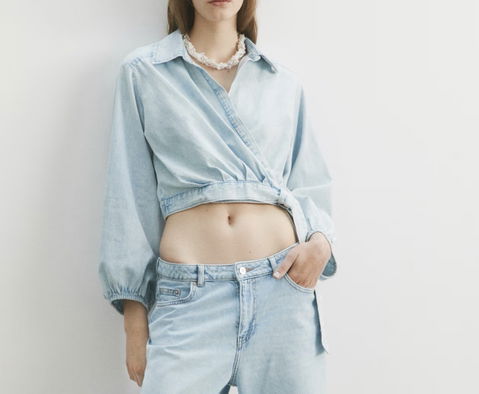 Blusa de Denim Rígido con Diseño Cruzado