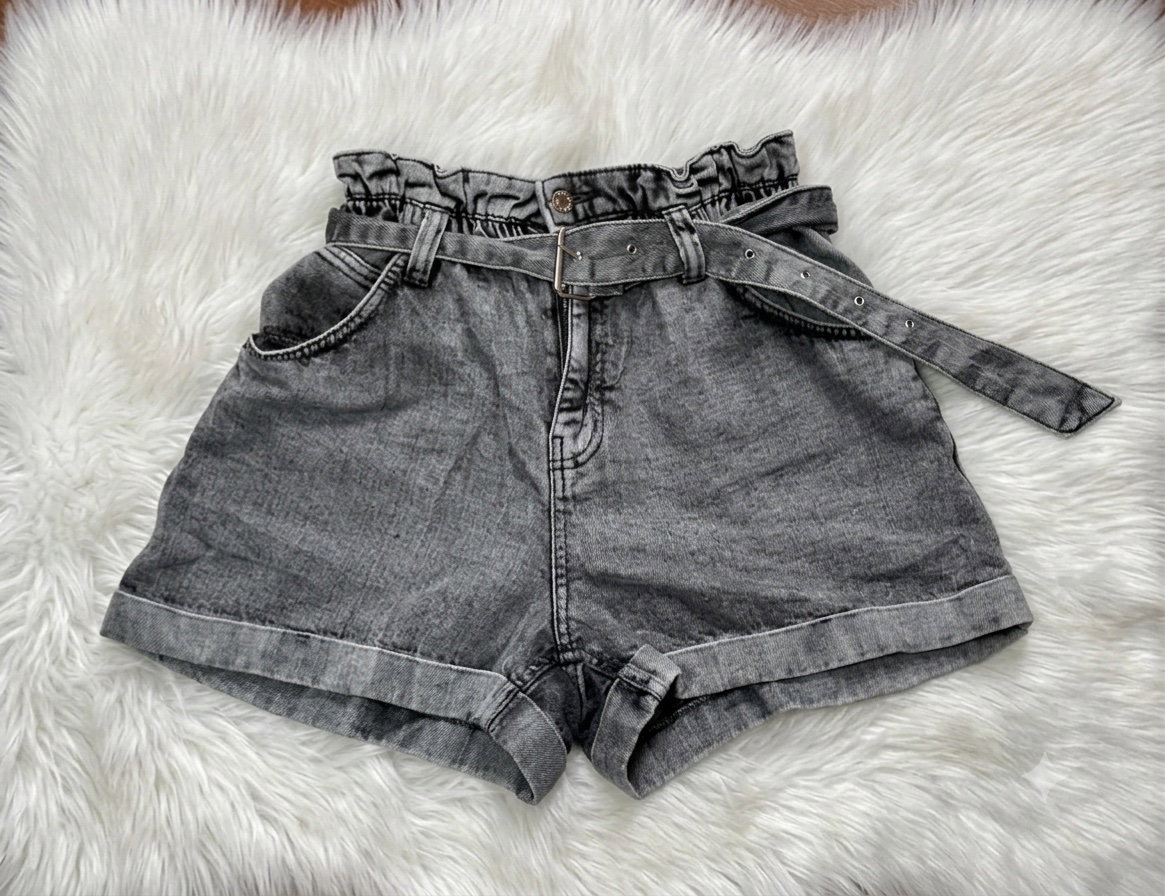 Shorts Bershka Talla 28 MEX / 6 USA / 38 EUR - Estilo Paperbag