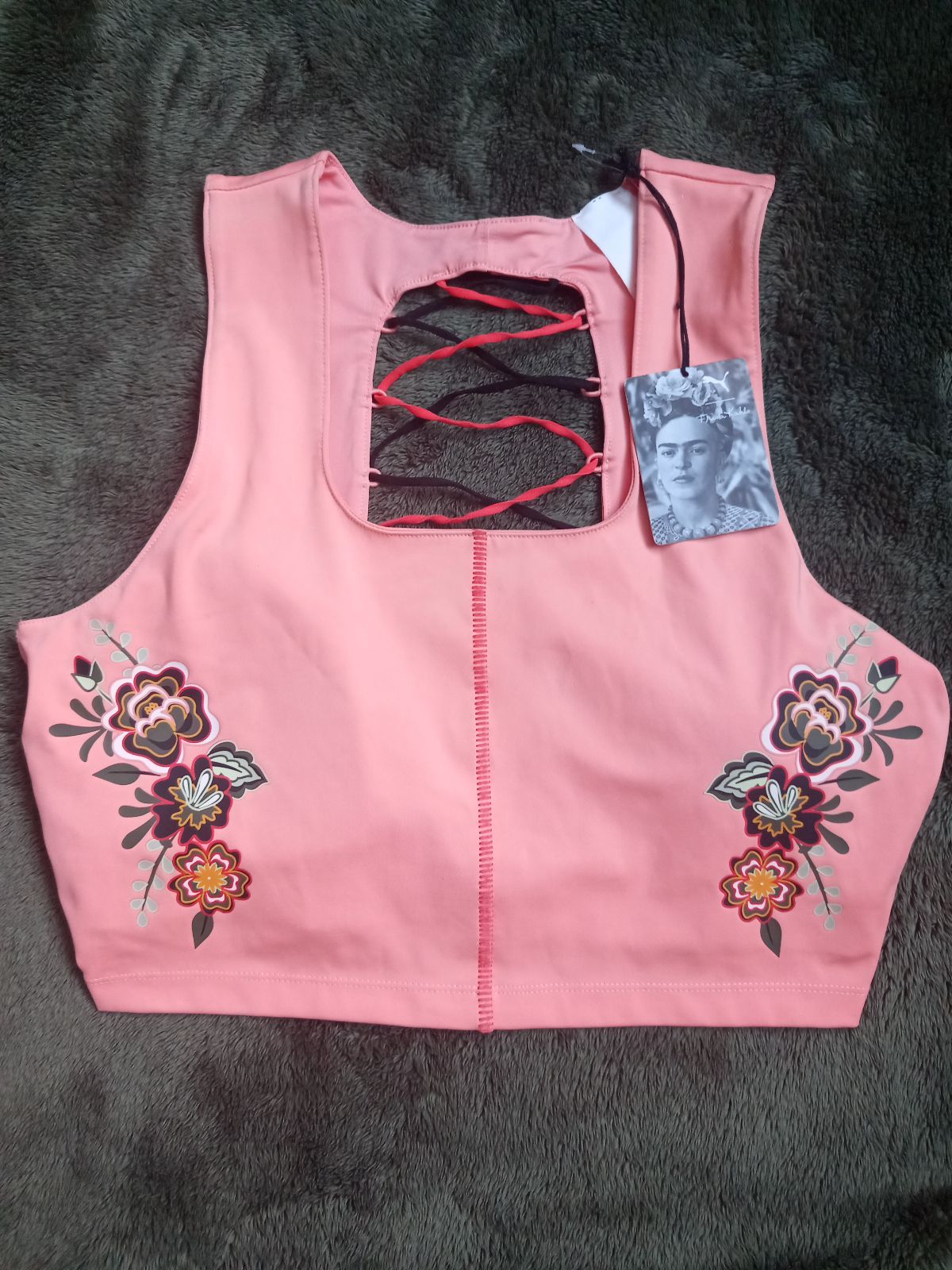 Top deportivo Puma edición especial Frida Khalo 