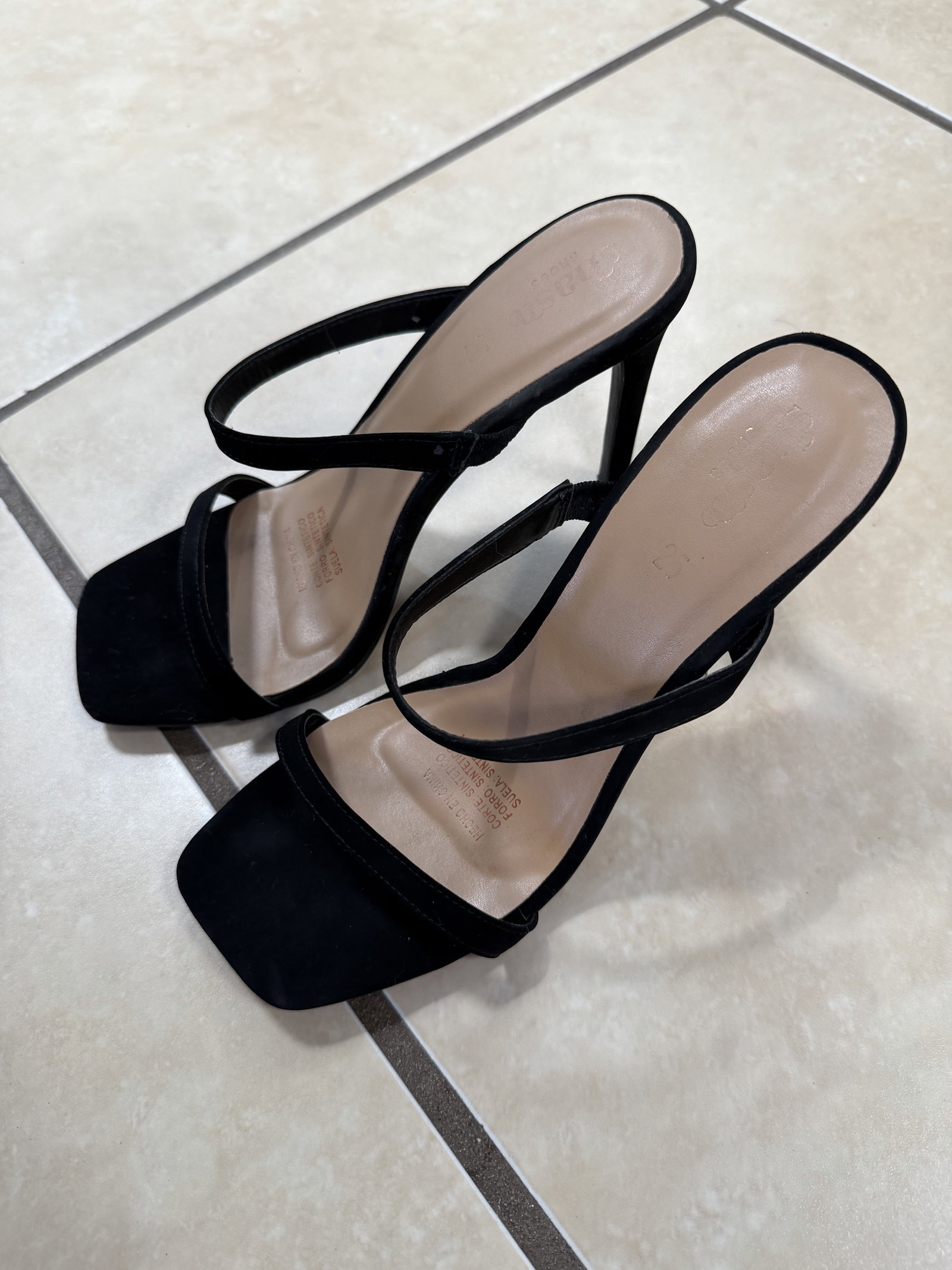 Zapatilla negra shasa