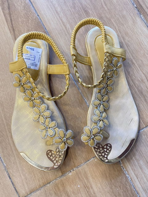 Sandalias Casual Amarillas Talla 3.5 Nuevas