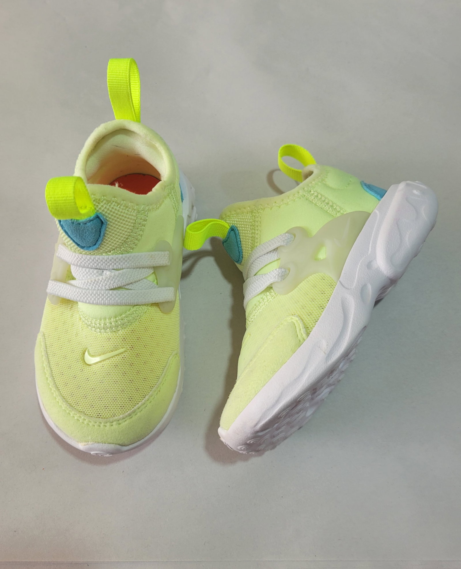 Tenis Nike #12 en excelente estado