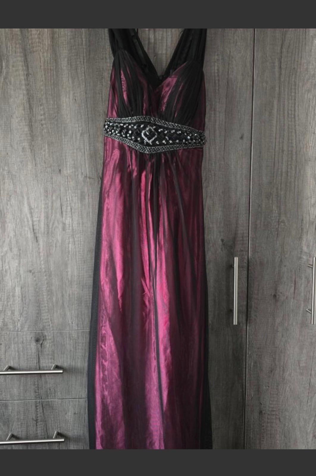 Vestido de noche talla 6 con detalles en pedrería