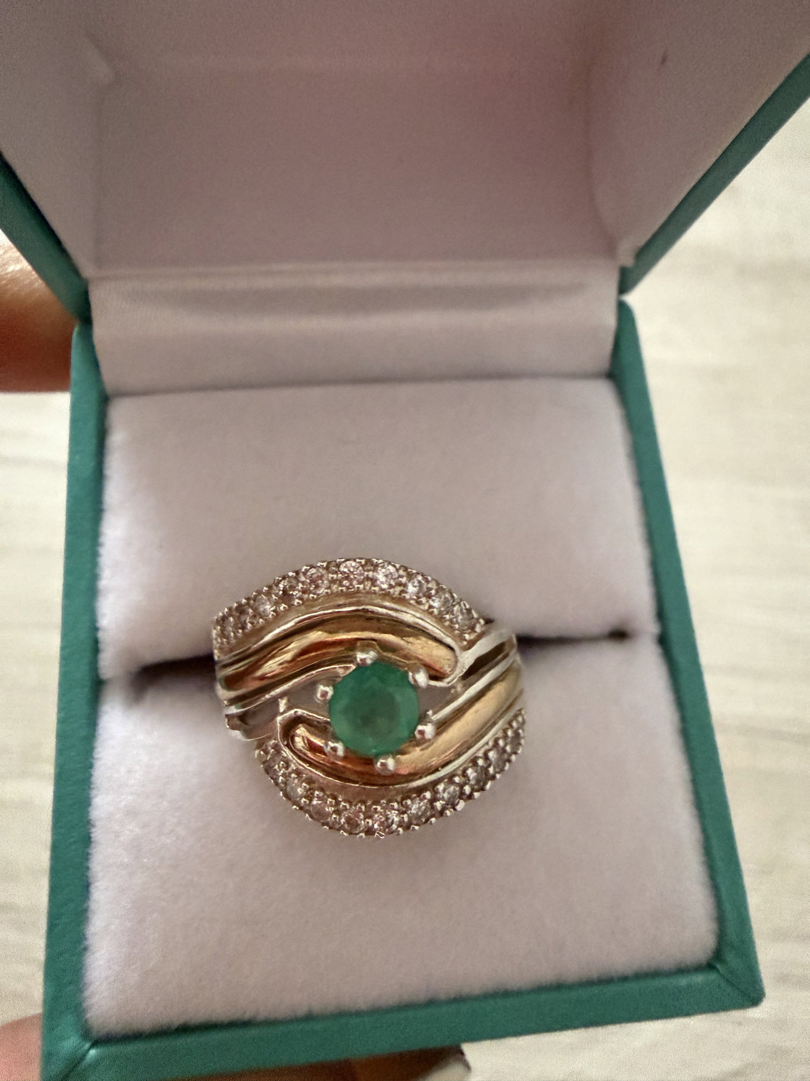 Anillo de Plata Ley con Esmeralda Colombiana Certificada