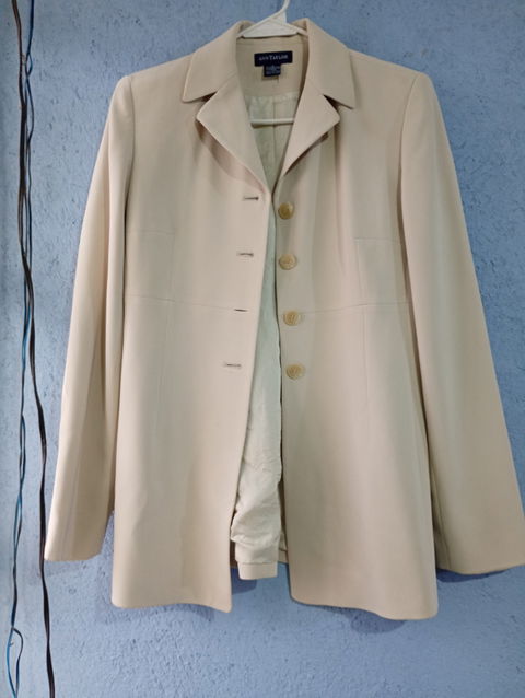 Conjunto de Dama Beige: Blazer, Blusa y Pantalón de Vestir
