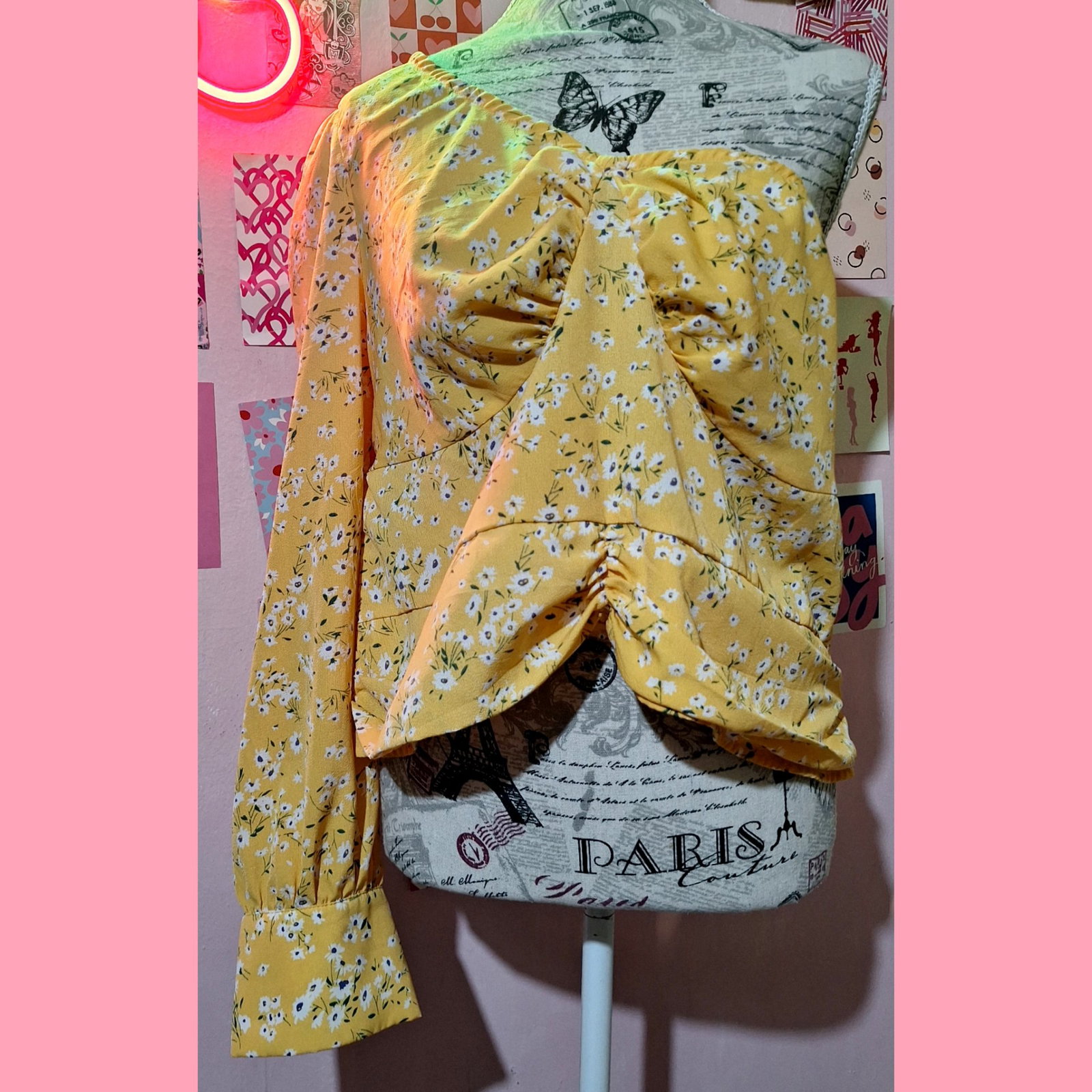 Blusa amarilla de flores
