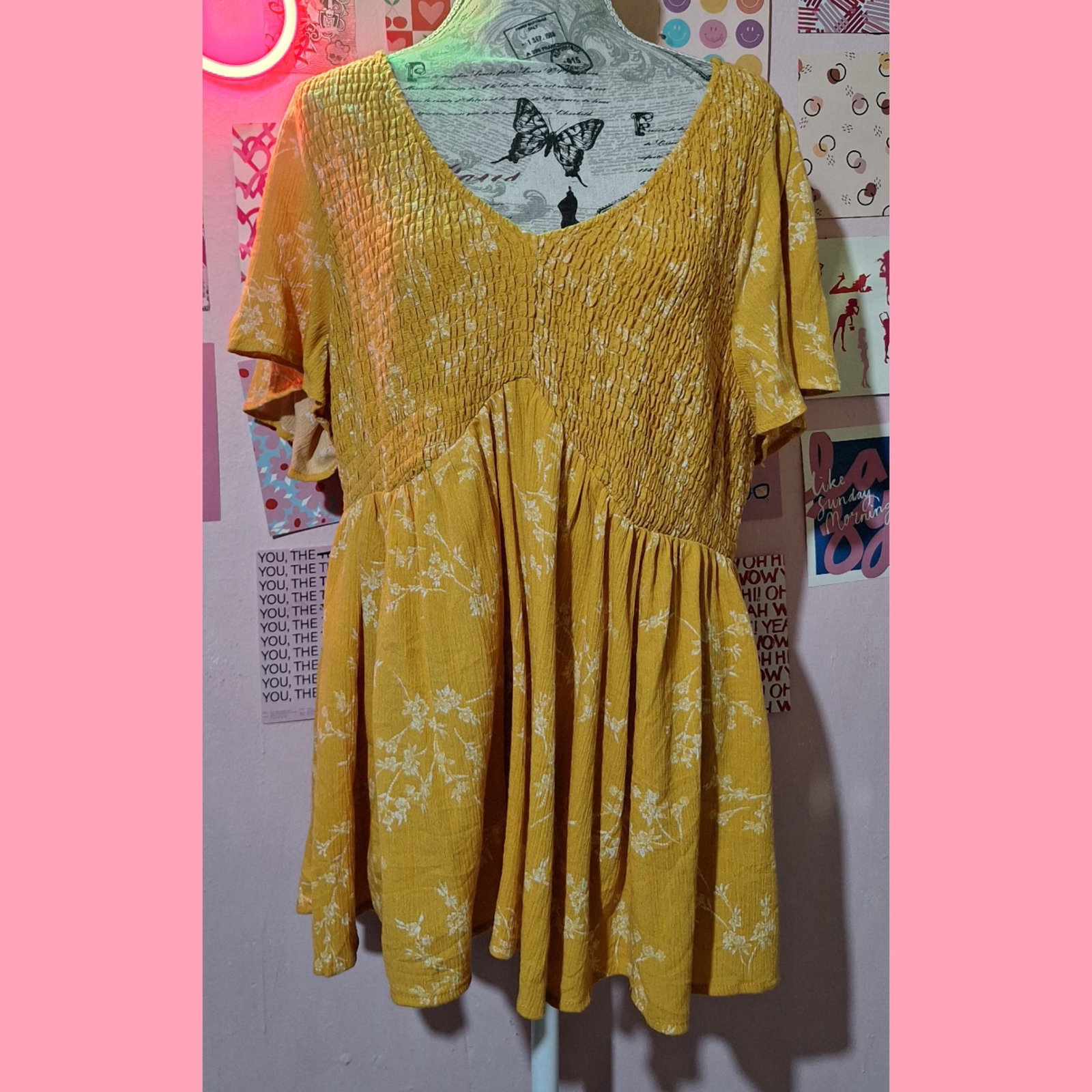 Blusa amarilla con flores 